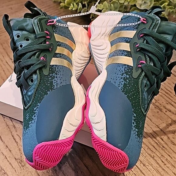 Adidas Trae Young size 5 boys or 7 womens NWOT - Picture 3 of 11